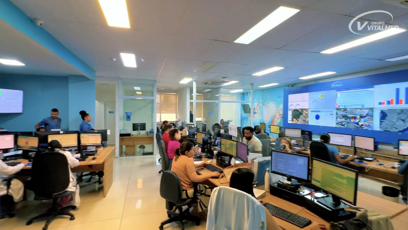 Central de operações Vitalmed monitorando atendimentos